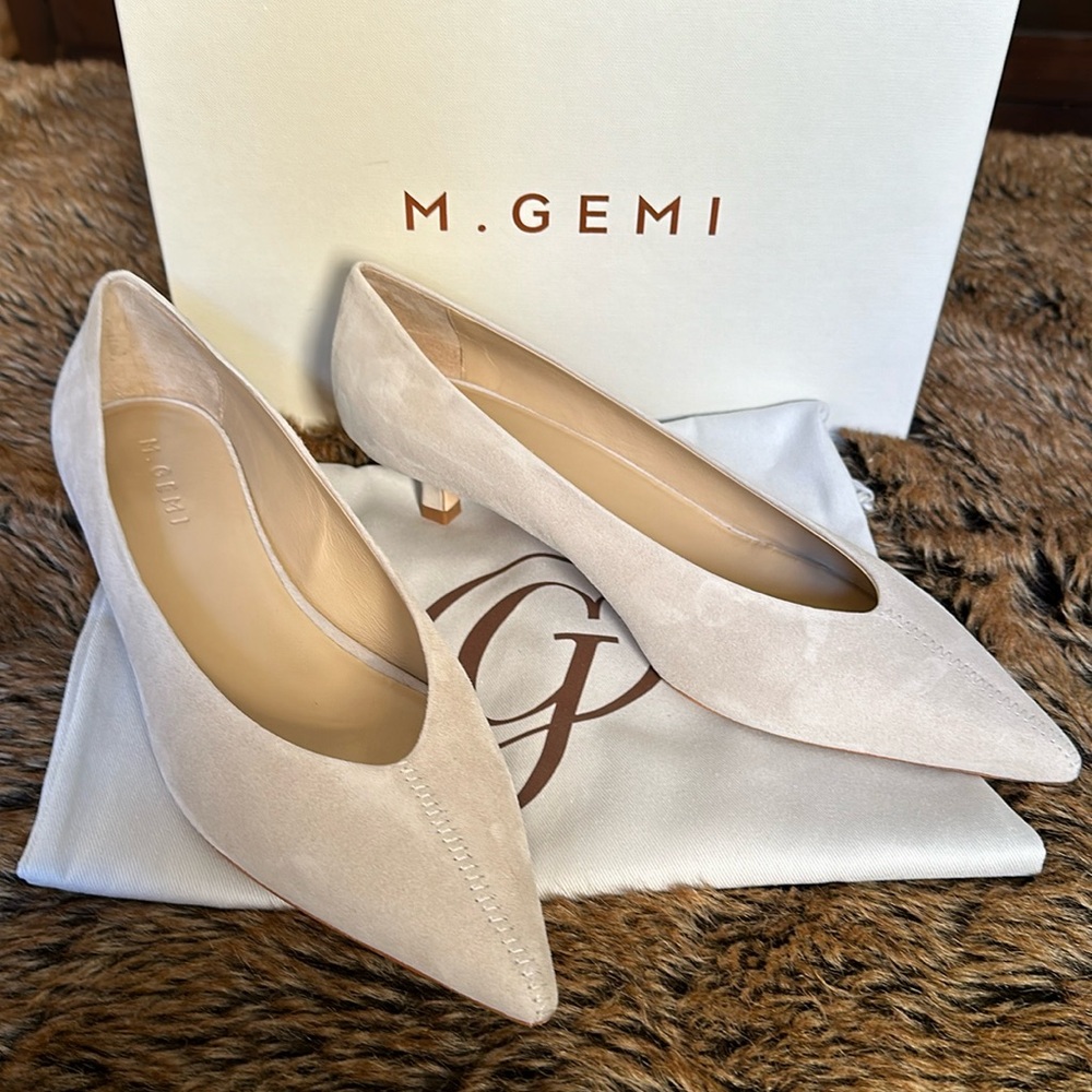 M. GEMI The Marzia Light Oatmeal Suede Pump. Size 40.